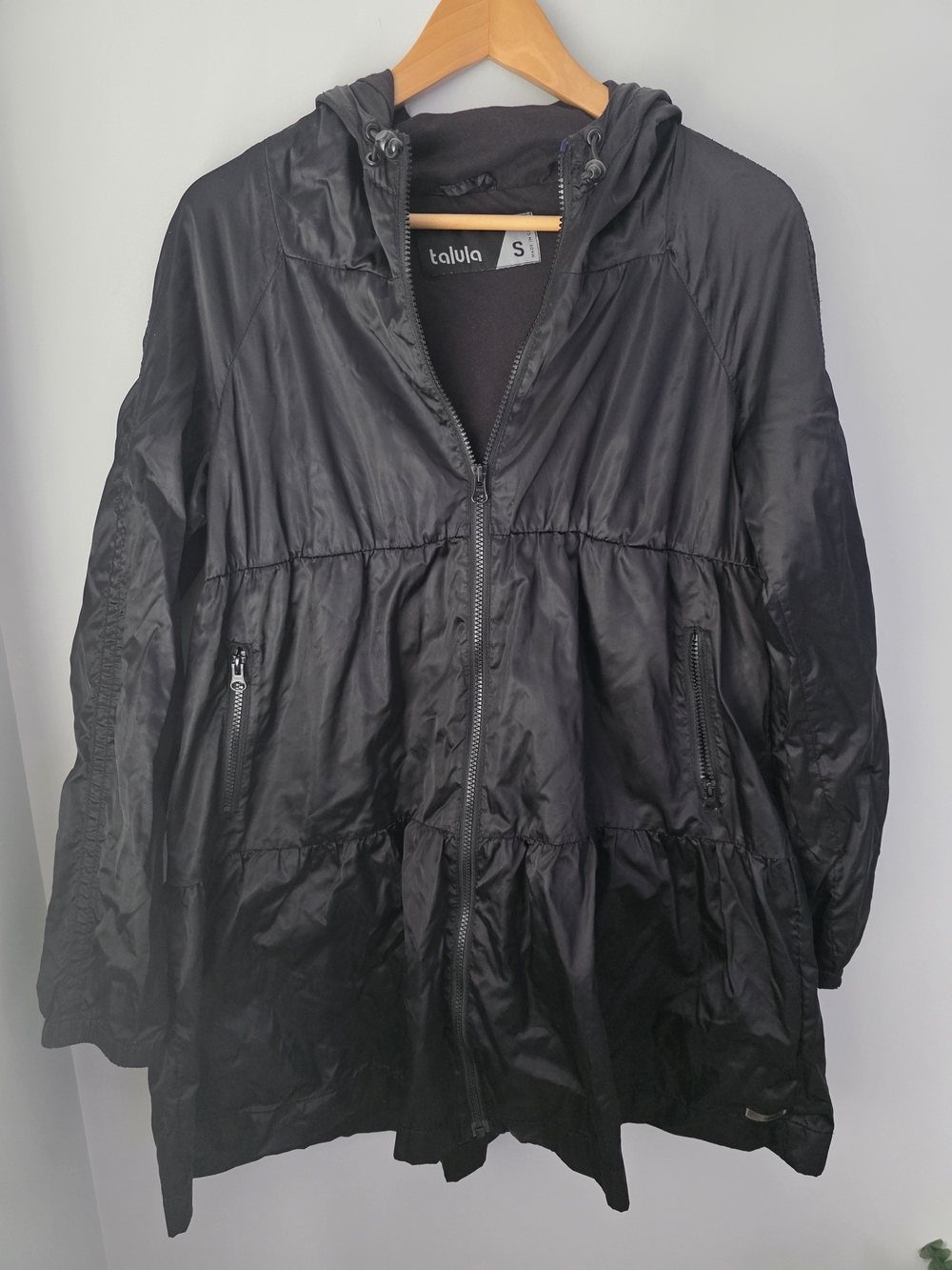 Aritzia Talula Black Hooded Lightweight Jacket Size Small - Picture 2 of 12